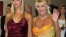 V roce 2002 vyrazila na charitativní ples do Monaka spolu s dcerou Ivankou....
