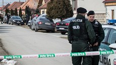 Slovenská policie u domu zavražděného novináře Jána Kuciaka v obci Veľká Mača u... Slovenská policie u domu zavražděného novináře Jána Kuciaka v obci Veľká Mača u...