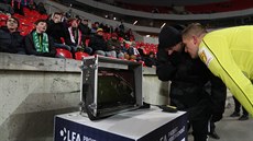 Rozhodčí po zhlédnutí videa zpětně neuznal branku slávistického Milana Škody do... Rozhodčí po zhlédnutí videa zpětně neuznal branku slávistického Milana Škody do...