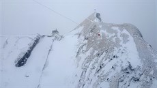 Na výlet kolem hotelu Pilatus zapomeňte, venku zuří vichřice s rychlostí větru... Na výlet kolem hotelu Pilatus zapomeňte, venku zuří vichřice s rychlostí větru...