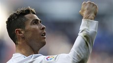 Cristiano Ronaldo, kanonýr Realu Madrid, oslavuje svoji trefu. Cristiano Ronaldo, kanonýr Realu Madrid, oslavuje svoji trefu.