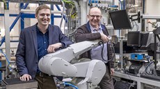 Zleva Jan a Jaromír Hvížďalovi, majitelé pardubické firmy JHV-Engineering. Zleva Jan a Jaromír Hvížďalovi, majitelé pardubické firmy JHV-Engineering.