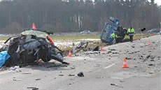 Komunikace u obce Frahelž po střetu nákladního a osobního vozidla. Komunikace u obce Frahelž po střetu nákladního a osobního vozidla.
