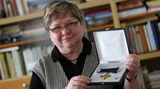 Norský královský řád za zásluhy je ze zlata a uděluje se za šíření dobrého... Norský královský řád za zásluhy je ze zlata a uděluje se za šíření dobrého...