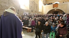 V kostele v Zahrádce se v neděli odpoledne konala bohoslužba, při které věřící... V kostele v Zahrádce se v neděli odpoledne konala bohoslužba, při které věřící...