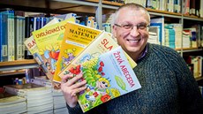 Miloš Novotný se svými učebnicemi (3.1.2018). Miloš Novotný se svými učebnicemi (3.1.2018).
