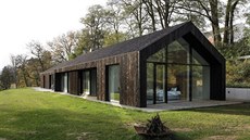 Dům v Neveklově pracuje se základním, archetypálním tvaroslovím rodinného domu... Dům v Neveklově pracuje se základním, archetypálním tvaroslovím rodinného domu...