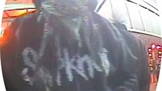 Policisté hledají muže, který neoprávněně vybral z platební karty 80 tisíc... Policisté hledají muže, který neoprávněně vybral z platební karty 80 tisíc...