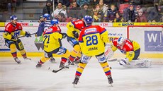 Momentka z duelu prvoligových hokejistů Českých Budějovic a Kladna (modrá) Momentka z duelu prvoligových hokejistů Českých Budějovic a Kladna (modrá)