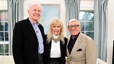 Mike Farrell, Loretta Switová a Jamie Farr (Los Angeles, 17. února 2017) Mike Farrell, Loretta Switová a Jamie Farr (Los Angeles, 17. února 2017)