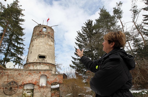 Panský vtrný mlýn holandského typu k mletí obilí byl postaven v roce 1838 nad...