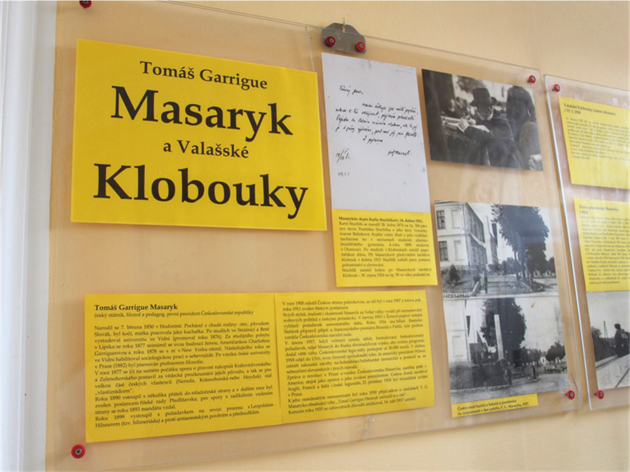Výstava o Masarykovi ve vestibulu radnice