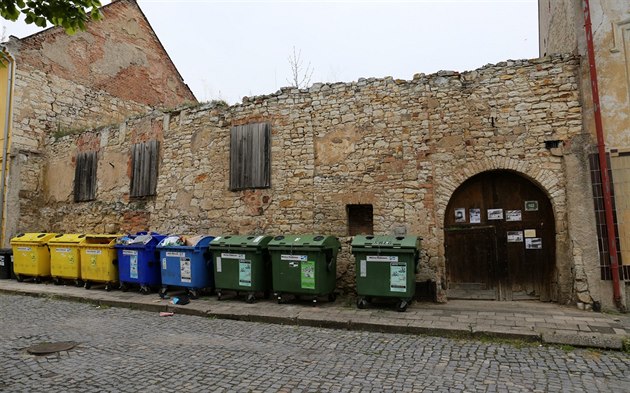 alostný pohled na Mederhaus, z nho zbyly u jen obvodové zdi. (5. bezna...