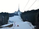 Rolba vyveze zjemce a na vrchol sjezdovky.