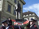 Bronzový pomník T. G. Masaryka na Hradanském námstí poblí Salmovského paláce...