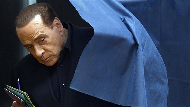 Silvio Berlusconi odvolil v Miln (4. bezna 2018)