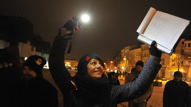 Demonstrace proti Zdeku Ondrkovi v ele komise pro kontrolu GIBS v Jihlav.