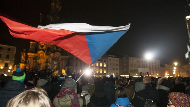 Protestn akce proti tomu, e byl komunista Zdenk Ondrek zvolen do ela parlamentn komise pro kontrolu GIBS, se konaly i v Olomouci. (5. bezna 2018)