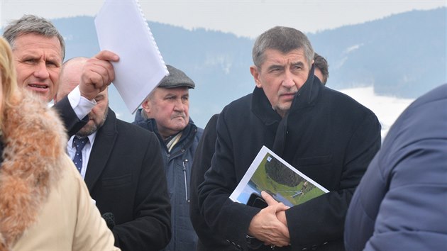 Premir Andrej Babi na nvtv u obce Vlachovice na Zlnsku, kde m vzniknout ob pehrada.