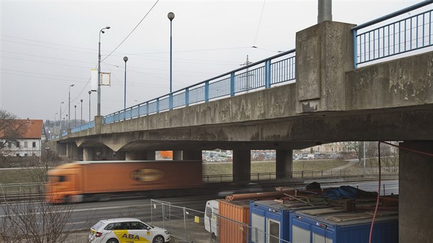 Dal etapa rekonstrukce mostu generla Pattona zane u ztra. Na konci letonho roku bude mt  silnice smrem do centra ti jzdn pruhy. (5. 3. 2018)