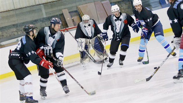 Turnaj Gastro Hockey Cup o vkendu odehrly v Brn znm osobnosti. Byli mezi nimi Zdenk Pohlreich nebo Martin Dejdar.