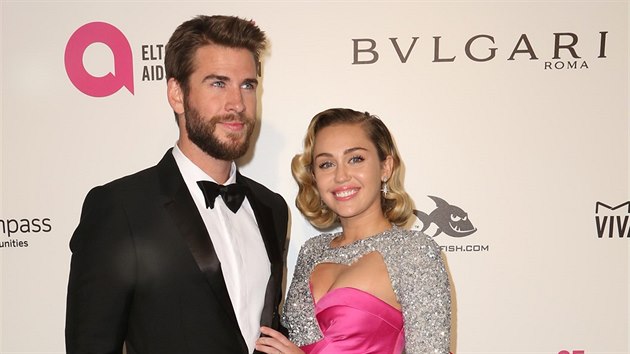 Liam Hemsworth a Miley Cyrusov na Elton John AIDS Foundation Oscar Viewing Party (Los Angeles, 4. bezna 2018)