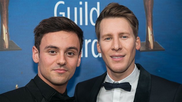 Tom Daley a Dustin Lance Black na Writers Guild Awards (Beverly Hills, 11. nora 2018)