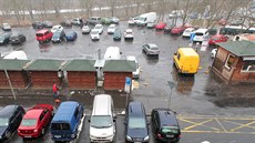 Parkoviště v karlovarské Varšavské ulici. Parkoviště v karlovarské Varšavské ulici.