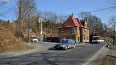 Auta, která sjíždějí z Horní Proseče, mají v dopravní špičce problém vyjet na... Auta, která sjíždějí z Horní Proseče, mají v dopravní špičce problém vyjet na...