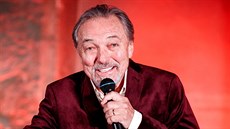 Karel Gott při vystoupení v únoru 2018 Karel Gott při vystoupení v únoru 2018