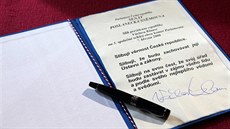 Podpis Václava Klause na prezidentském slibu pro jeho druhé funkční období. (7.... Podpis Václava Klause na prezidentském slibu pro jeho druhé funkční období. (7....