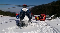 Záchranáři zasahovali v Těšínských Beskydech u lyžaře, který narazil do stromu.... Záchranáři zasahovali v Těšínských Beskydech u lyžaře, který narazil do stromu....