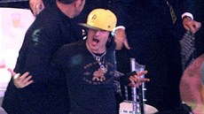 MTV Video Music Awards - Tommy Lee po rvace s Kidem Rockem - Las Vegas (10....