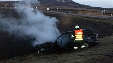 Hasič Zdeněk Selner ve čtvrtek ve svém volnu zachránil řidiče z hořícího auta u... Hasič Zdeněk Selner ve čtvrtek ve svém volnu zachránil řidiče z hořícího auta u...