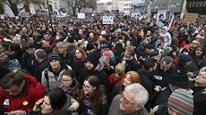 Lidé v Bratislav protestují proti vlád a ádají nezávislé proetení vrady...