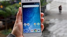 Xiaomi Mi A1 je zajímavou koupí. Nabízí slušný výkon, duální foťák a čistý... Xiaomi Mi A1 je zajímavou koupí. Nabízí slušný výkon, duální foťák a čistý...