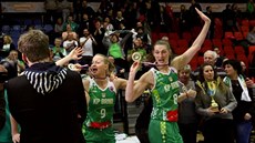 Veronika Verlíková (vlevo) a Ilona Burgrová z KP Brno oslavují zlato z Českého... Veronika Verlíková (vlevo) a Ilona Burgrová z KP Brno oslavují zlato z Českého...
