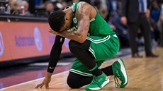 Marcus Smart z Bostonu se modlí za zdraví spoluhráče Jaylena Browna, který... Marcus Smart z Bostonu se modlí za zdraví spoluhráče Jaylena Browna, který...
