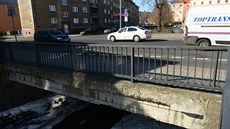 Narušená konstrukce mostu v Riegrově ulici, na nějž od pátku už auta nesmí. Narušená konstrukce mostu v Riegrově ulici, na nějž od pátku už auta nesmí.