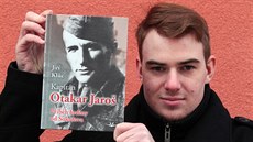 Historik Jiří Klůc se svou knihou Historik Jiří Klůc se svou knihou