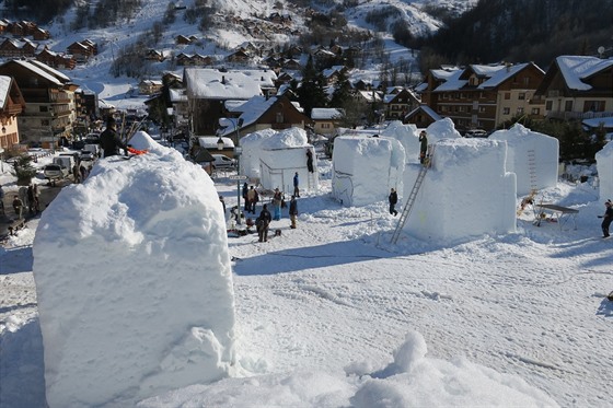 Ledové sochy v horském stedisku Valloire ve Francii.