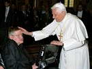 Stephen Hawking s papeem Benediktem XVI.