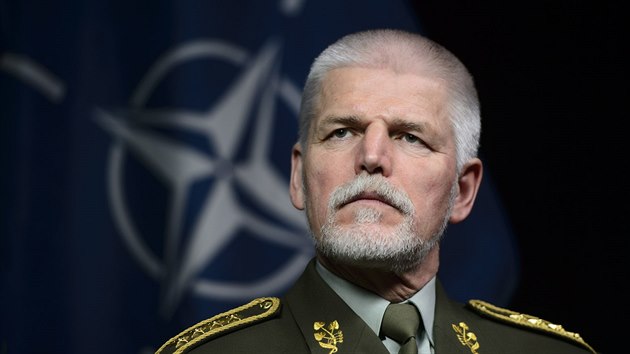 Generál Petr Pavel na tiskové konferenci v Ottawě (9. března 2018). Generál Petr Pavel na tiskové konferenci v Ottawě (9. března 2018).