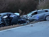 Při čelní srážce osobních aut u Nevřeně na Plzeňsku se zranili oba řidiči a... Při čelní srážce osobních aut u Nevřeně na Plzeňsku se zranili oba řidiči a...