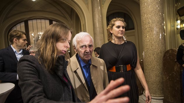 ansonir a herec Charles Aznavour dorazil na zahjen Febiofestu. (15. bezna 2018)