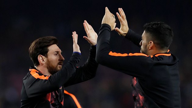 tonci Barcelony Lionel Messi a Luis Surez se navzjem motivuj ped utknm s Chelsea.