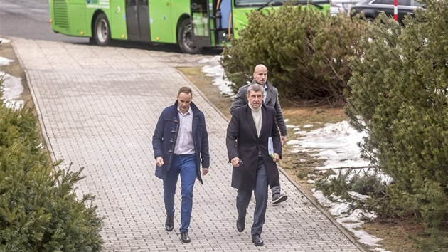 Premir Andrej Babi pichz na jednn se zstupci Harrachova a provozovateli tamnch sportovnch arel. (13. bezna 2018)