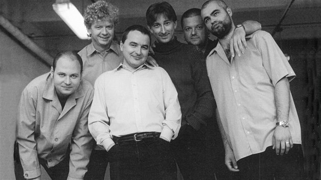 Valaskomezisk kapela Mga a orp v 90. letech.