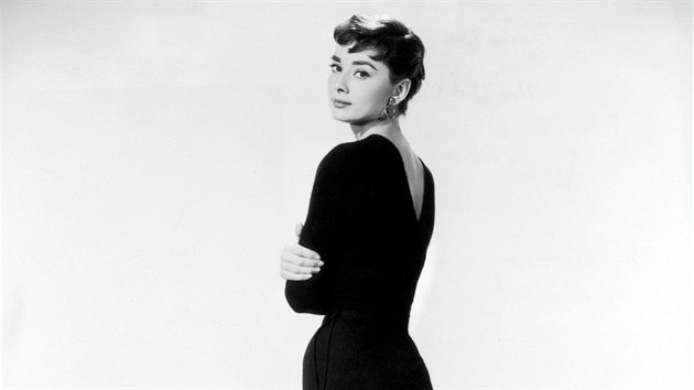 Audrey Hepburnov v overalu od svho ptele a dvornho nvrhe Huberta de Givenchyho.