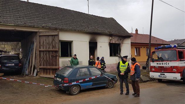 Dm v Oleksovicch na Znojemsku, ve kterm v pondl rno pi poru zemely ti dti. (12.3.2018)